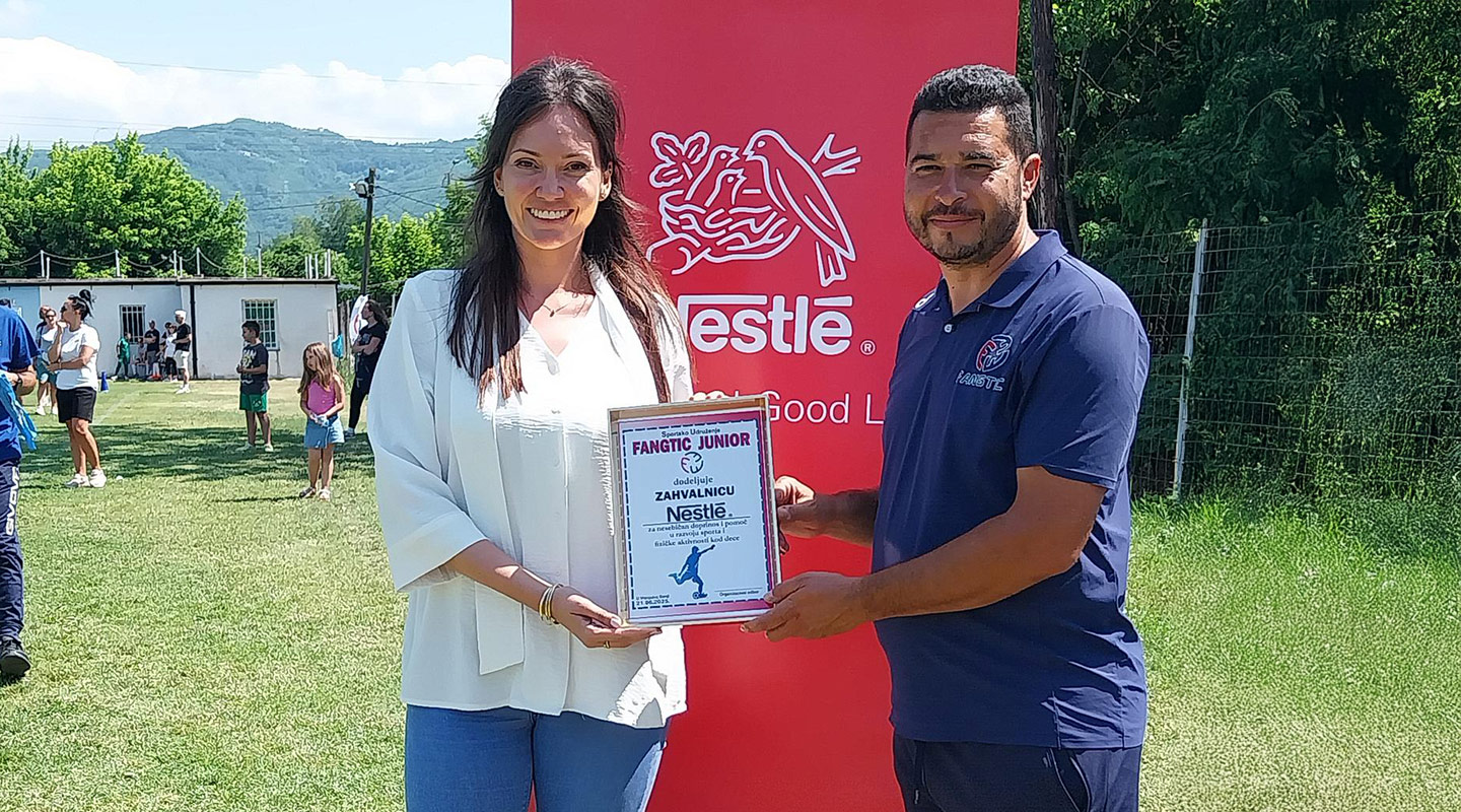 Milica Milanović, menadžer korporativnih poslova u Nestleu i Aleksandar Antić, organizator turnira i predstavnik SU Fangtić J