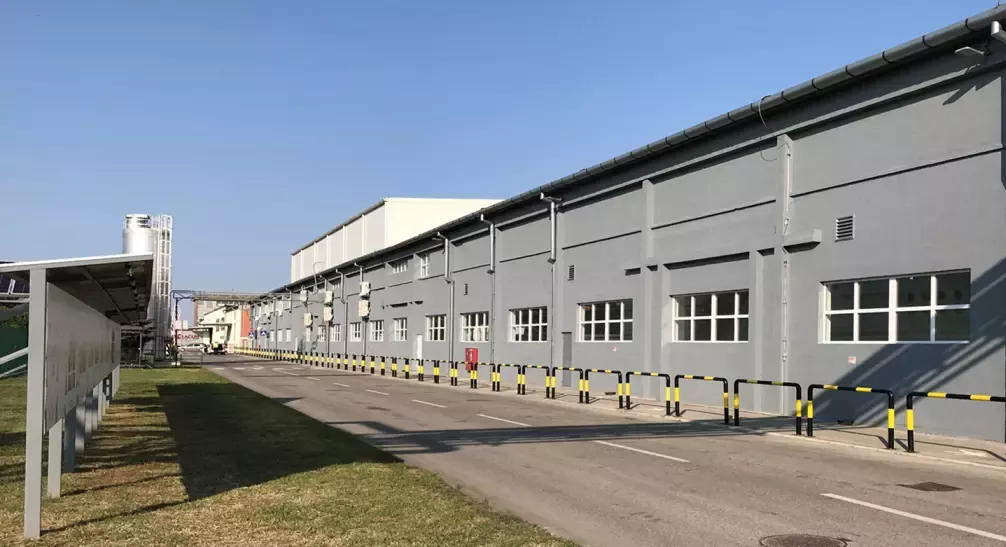 Fabrika u Surčinu
